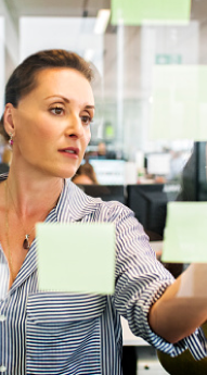 Person in an office using post-it notes