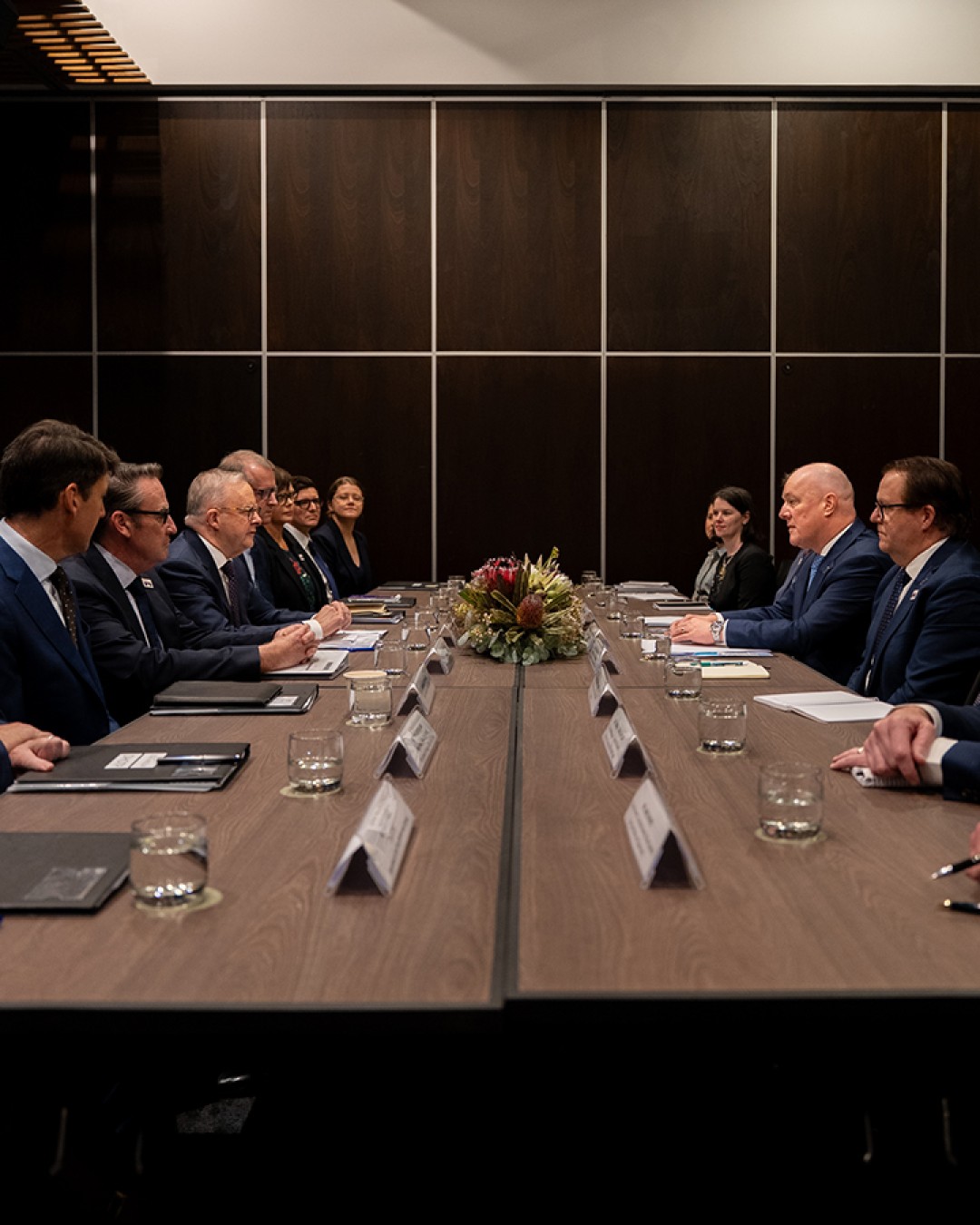 Delegations from Australia and New Zealand seated across a meeting table during the Australia–New Zealand Annual Leaders' Meeting. Prime Minister Anthony Albanese and Prime Minister Christopher Luxon are seated opposite each other.